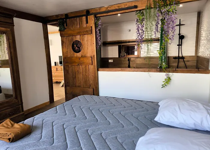 La Grange Des Rosiers Bas דירה *